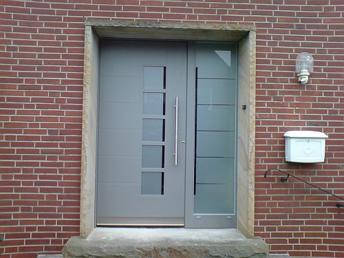 Inotherm Haustür mit Seitenteil in grau metallic