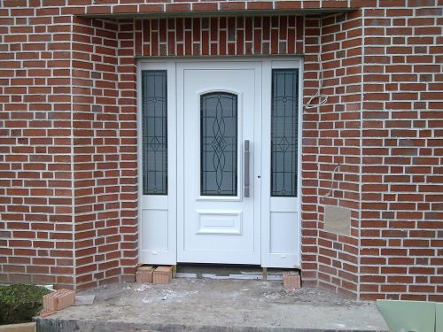Inotherm Haustür mit zwei Seitenteilen
