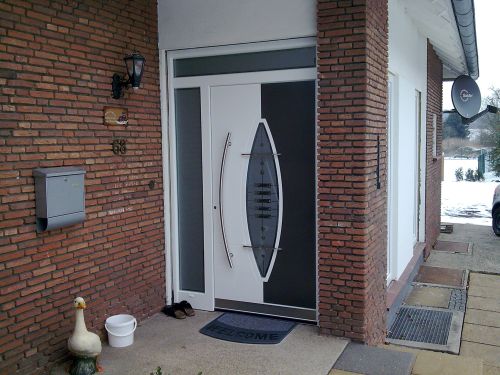 Inotherm Haustür mit Seitenteil und Oberlicht